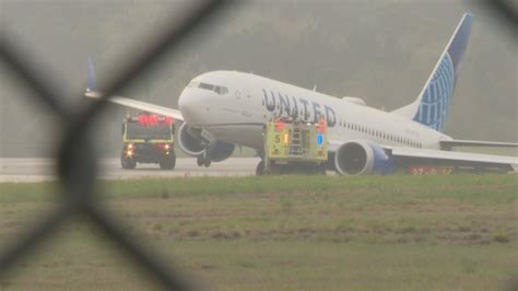 United Airlines Plane Rolls Off Runway In Houston Nbc 6 South Florida
