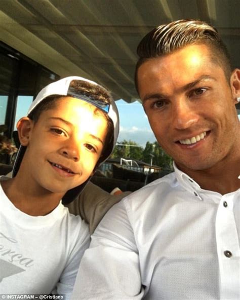 En son cristiano ronaldo haberleri 36 yaşındaki efsane futbolcu cristiano ronaldo, futbolseverleri üzecek kararını açıkladı. Cristiano Ronaldo is Just a Normal Dad After All ...
