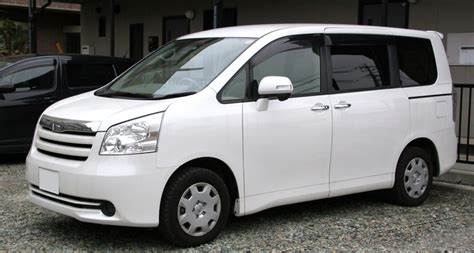 Toyota Noah 2013 Review Amazing Pictures And Images Look At The Car