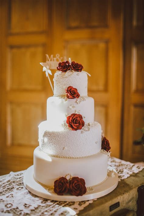 Simple anniversary cakes golden wedding anniversary cupcakes cupcake cakes valentine cake valentines gravity cake fondant cake designs. 100+ Wedding Cake Pictures | Download Free Images on Unsplash