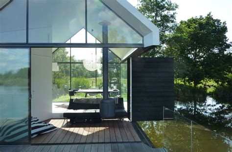 Haus aus glas mit unverwechselbarer gradliniger struktur. Haus aus Glas Loosdrechtse Rückzug Island House Project ...