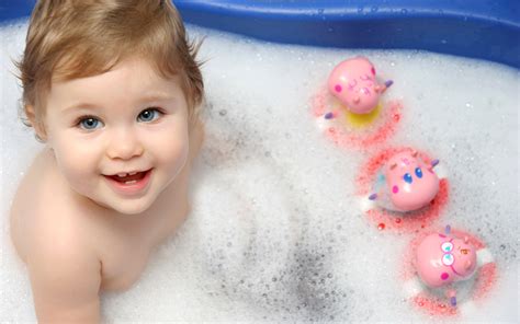 Cute Baby Bath Wallpapers | HD Wallpapers | ID #9750