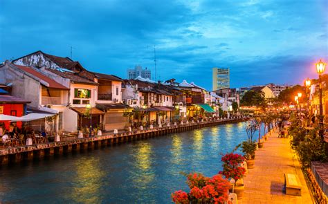Shurooq is the time of sunrise, the time when the upper limb of the sun just starts to appear above the horizon. Urlaub in Malaysia - Exotik und Städte-Feeling