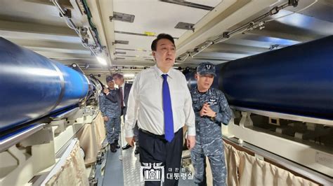2560x1441 South Korean President Yoon Seok Yeol Inspected Submarine