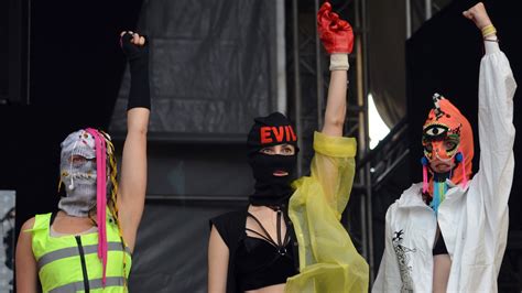 Pussy Riot S Masha Alyokhina Talks Hope History Activism And The New Cold War Teen Vogue
