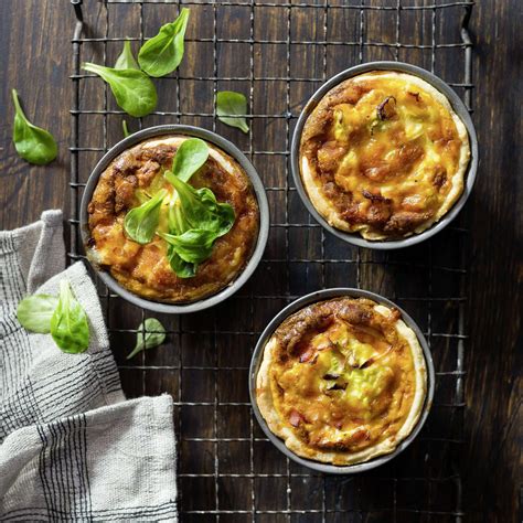 Auch bei mcdonald's steigt die nachfrage neu kommt speck von schweizer schweinen in die burger. Chäschüechli mit Speck | Rezept | Rezepte, Quiche rezept ...
