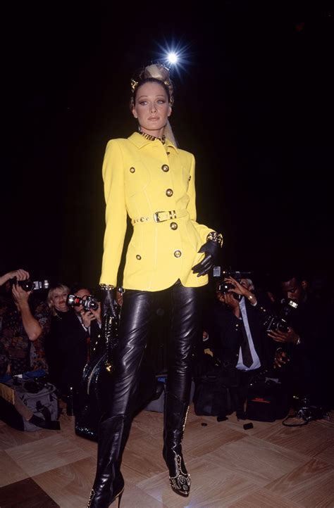 Versaces Most Iconic Runway Looks From The 90s Fashion Vintage