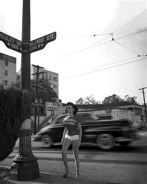 Pin Up Model Donna Mae ”busty” Brown Perambulating On The Streets Of