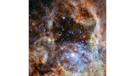 Galaxy Clusters Macs J04161 2403 And Macs J071753745 Hubble