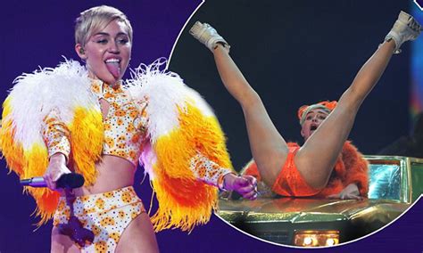 Miley Cyrus Shows Her Private Parts Telegraph