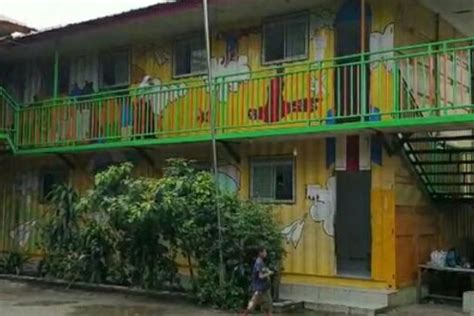 Penggalangan sosial ini juga telah diketahui oleh ketua. Melihat Gedung Sekolah Karim di Depok yang Terbuat dari ...