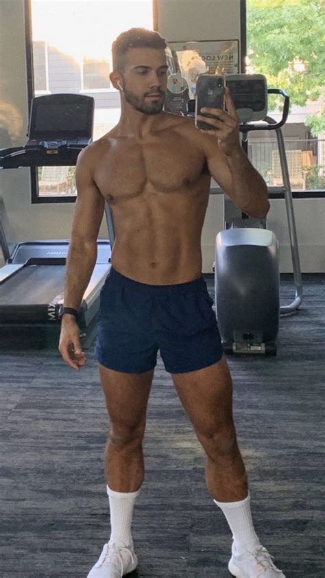 At The Gym Do Selfie Muscles Shirtless Hunks Hommes Sexy Good