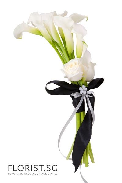 Calla Classic A Bundle Of Fresh White Calla Lilies With Ivory Roses