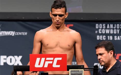 Michael chandler to crown new lightweight king. Charles Oliveira massively over weight at UFC Fight Night weigh-ins | FOX Sports