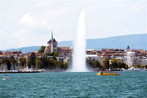 Foto De Paisagem Da Cidade De Genebra Com Fonte Jet Deau Na Suíça E