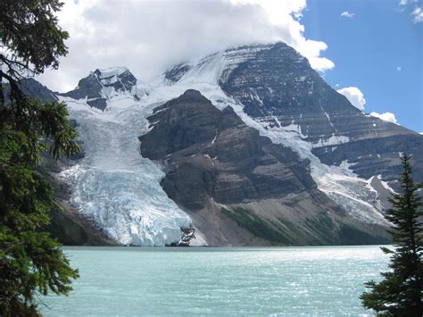 The Beautiful Berg Lake In Mt Robson Park Bc Vacation Mountain