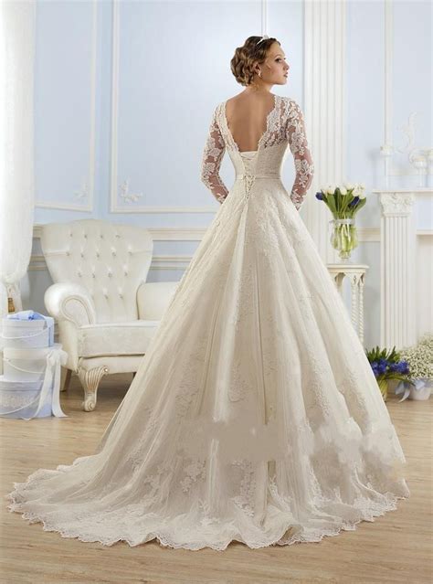 Luxury Long Sleeve Lace Appliques Low Back Wedding Dress A Line