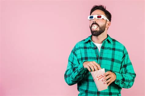 Free Photo Medium Shot Surprised Guy Eating Popcorn