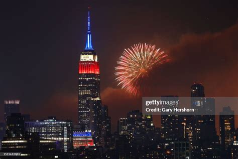 Macys 4th Of July Fireworks Light Up The Sky Next To The Empire News Photo Getty Images