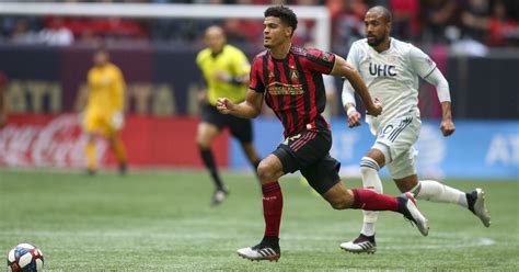 €* 14.03.1997 in arlington, massachusetts, vereinigte staaten. Miles Robinson leaves final preseason match with apparent ...