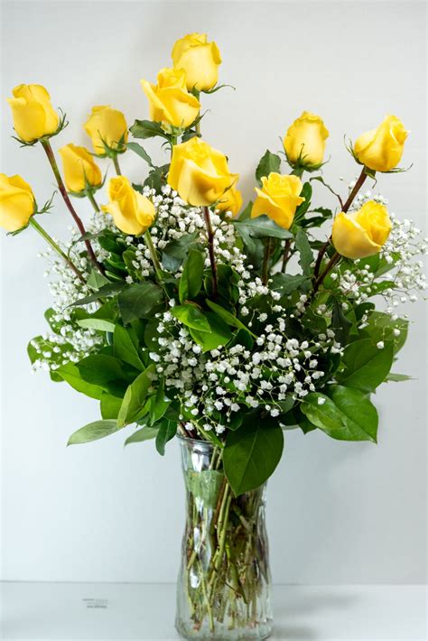 Dozen Yellow Roses In Philadelphia Pa Ten Pennies Florist