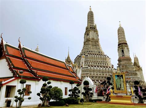 A Travel Guide To Visiting Wat Arun Bangkok The Stupid Bear