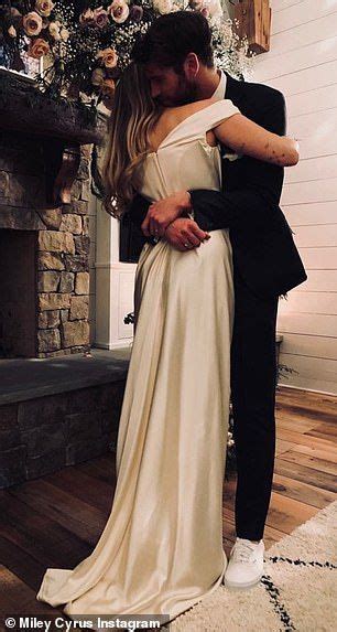 Miley Cyrus Dances In Wedding Dress As She Marries Liam Hemsworth Miley And Liam Miley Cyrus