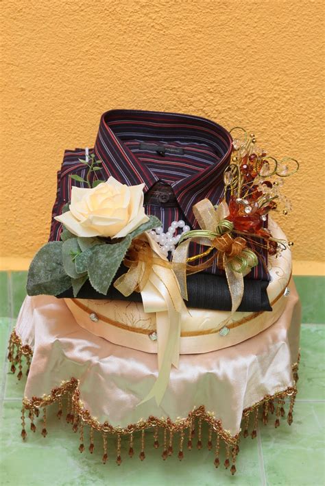 Ada beberapa varian bunga populer untuk tema lukisan, paling banyak dan paling sering dikoleksi oleh para pecinta karya lukisan, diantaranya lukisan bertema bunga mawar. bunga segar.bunga hiasan.gubahan hantaran.lukisan ...