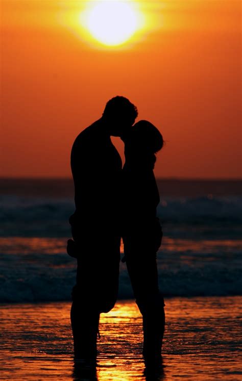 Romantic pictures for dinner on the beach. Valentine's Day 2015 Gift Ideas: 5 Cheap Yet Romantic Gifts You Can Think of