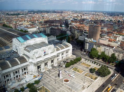 Delimitata a nord da via ressi, a est da via sammartini, a ovest da v.le restelli e a sud da via galvani si sviluppa in un'area nevralgica di questa importante metropoli. File:Stazione Centrale Milano.JPG - Wikimedia Commons