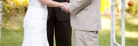 How much do you tip your pastor for a wedding?