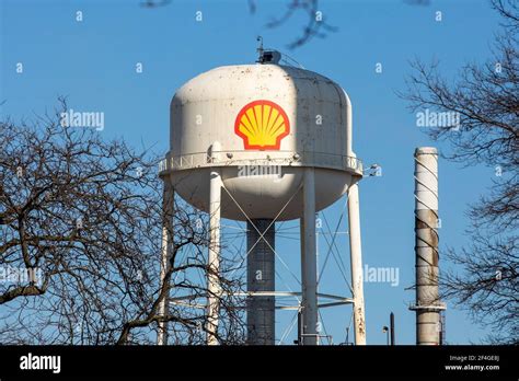 Shell Refinery 2021 Hi Res Stock Photography And Images Alamy