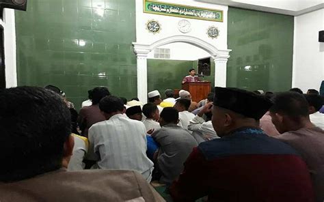 Orang Yang Berkhotbah Dalam Shalat Jum At Disebut
