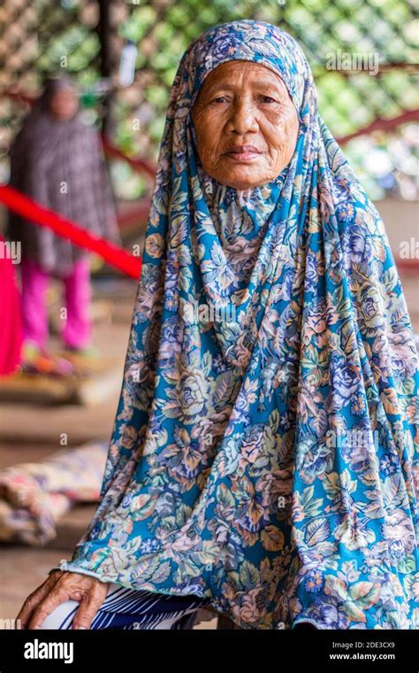 Ambalang Ausalin Master Yakan Weaver In Lamitan Basilan Philippines