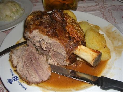 En esta receta te damos un truco para no tener que hornear el. Codillo Cocido | Coditos recetas, Recetas de cocina y ...