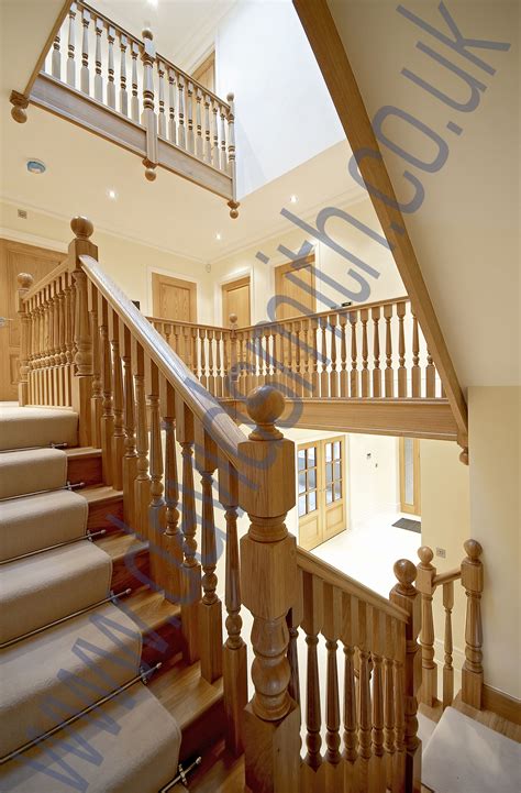 Portail des communes de france : Oak Staircase with Traditional Turned Balustrade | Dream ...