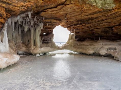 Stunning Ice Formations On Lake Superior Ice Cave Amusing Planet