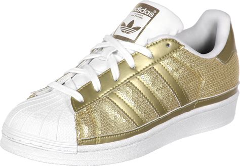 Dünyaca ünlü marka 7'den 70'e herkesin günlük tercihleri arasında yer. adidas Superstar W schoenen goud