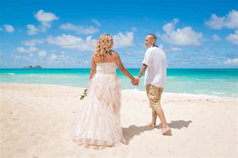 Hawaii Destination Wedding - Getting Married in Paradise