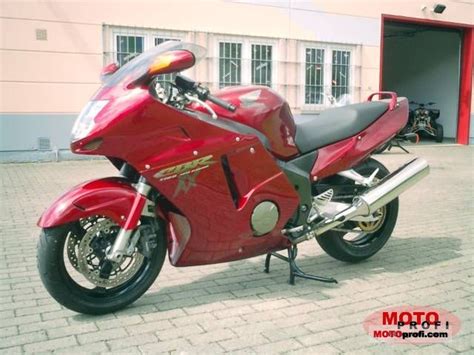 If the blackbird's main aim was outrageous speed, the way it went about it was anything but. Honda CBR 1100 XX Super Blackbird 2000 Specs and Photos
