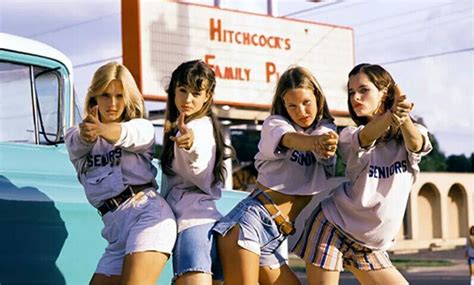dazed and confused 1993 fashion dazed and confused girl gang