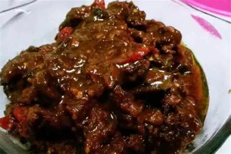 Angkat semur yang telah matang dan siap untuk disajikan. Resep Semur Daging Sapi Plus Kecap Lezat Banget Deh - shono