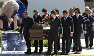 Dan Wheldon Funeral Large Crowds Gather For Indycar Stars Funeral