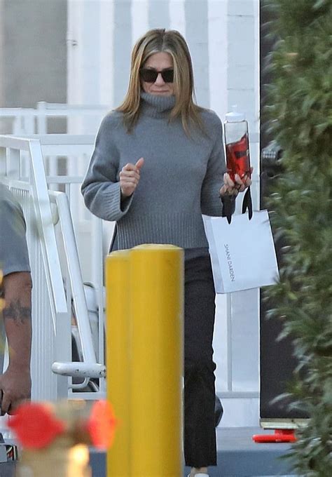Jennifer Aniston Beams After Pampering Session At The Salon A Month
