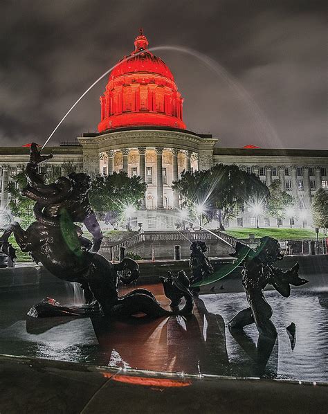 Missouri Capitol Dome To Be Lit Red Green For Holidays Jefferson