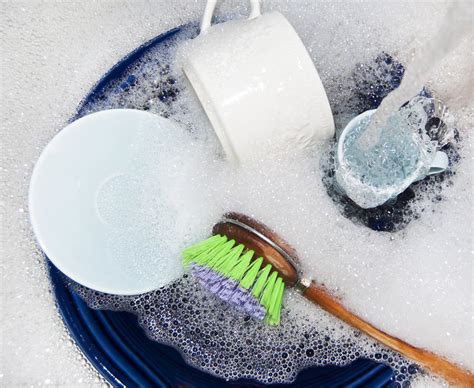 Sebenarnya ada ramai orang yang kulitnya sangat sensitif dengan sabun pencuci pinggan. .: The Love Dimension :.: PENCUCI PINGGAN MANGKUK HEBAT!