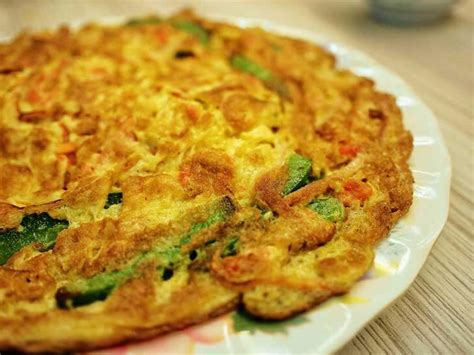 Telur dadar padang seringkali jadi menu andalan dan pilihan utama saat makan di rumah makan simak tips cara membuatnya dengan resep ini. Resep Rahasia: Cara Membuat Telur Dadar Empuk & Tebal | Resepkoki.co