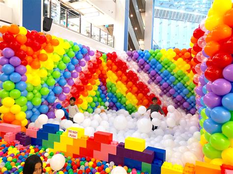 You may get the perfect balloon bouquets for special events and also for any occasion. Giant Balloon Pit in Singapore | THAT Balloons