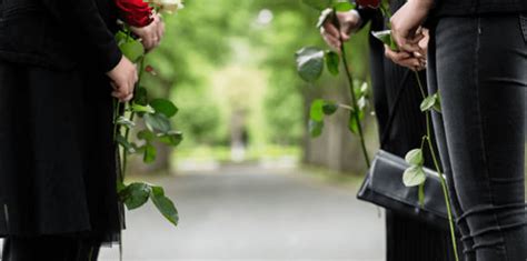 Begrafenis Regelen Regelen Uitvaartverzorging Regelt Dit Voor U