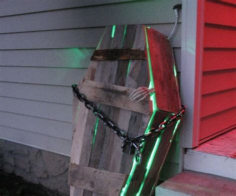 Pallet Halloween Coffin Decoration 4 Steps With Pictures